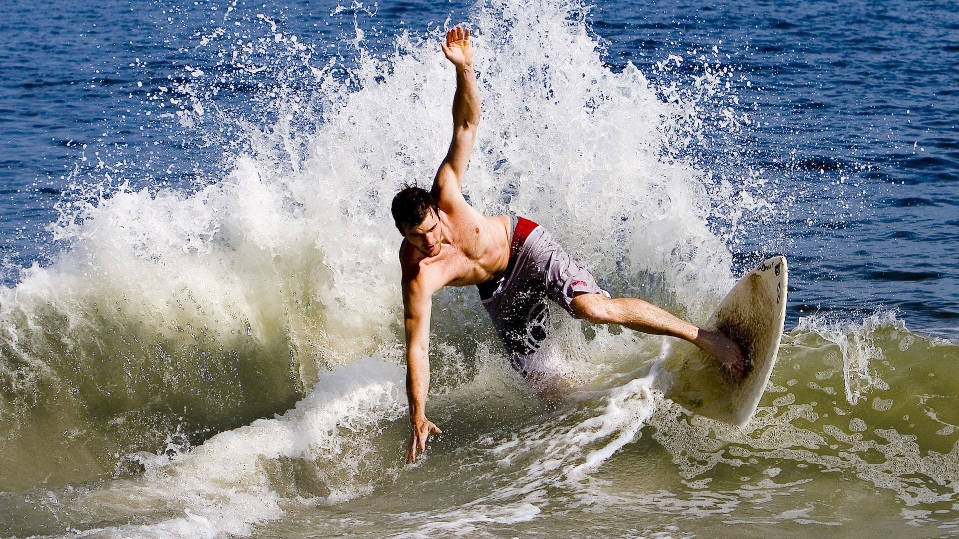 F1赛车赛场焦点！俄罗斯队对阵荷兰队，核心球员受伤，球队前景蒙阴影